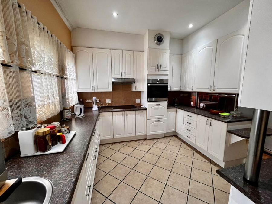 3 Bedroom Property for Sale in Protea Park North West